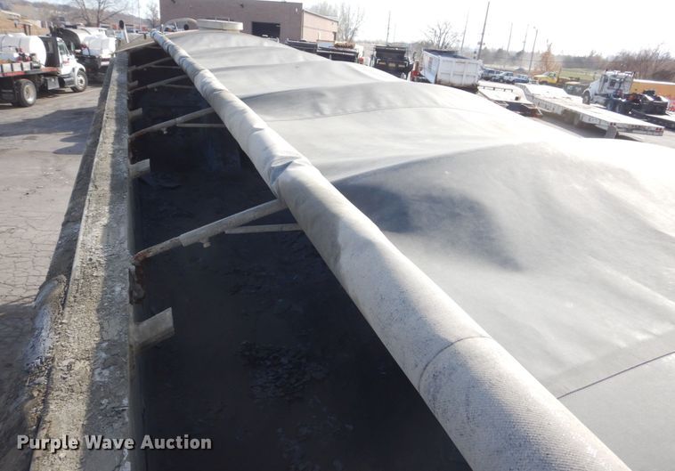 image for item KO9787 2006 East  end dump trailer