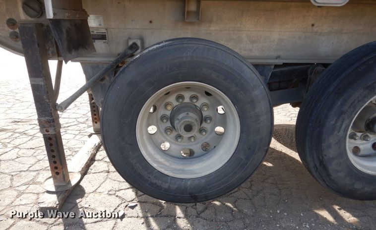 image for item KO9787 2006 East  end dump trailer