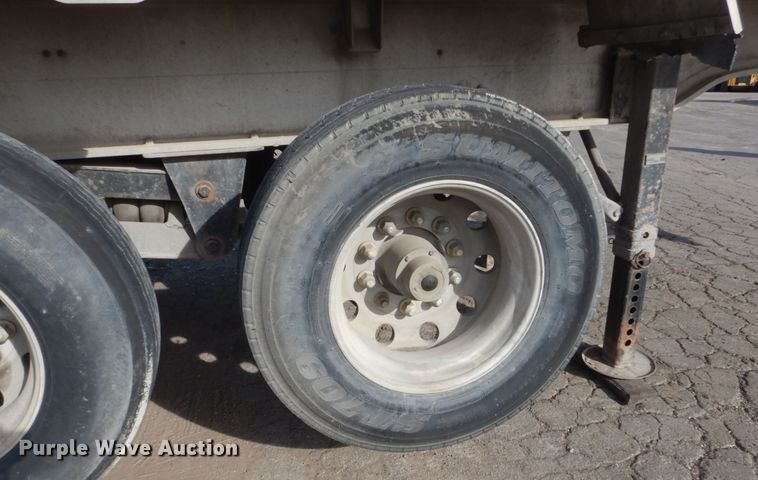 image for item KO9787 2006 East  end dump trailer