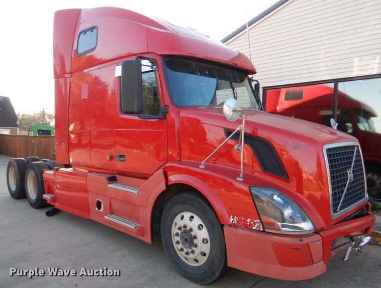 image for item KQ9613 2006 Volvo VNL  semi truck