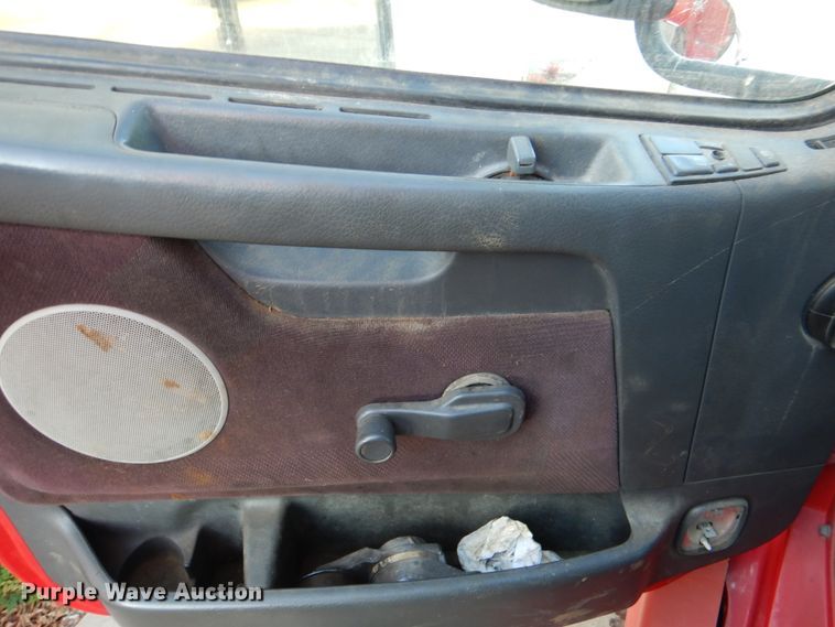 image for item KQ9613 2006 Volvo VNL  semi truck