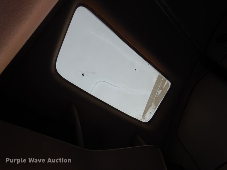 image for item KQ9613 2006 Volvo VNL  semi truck