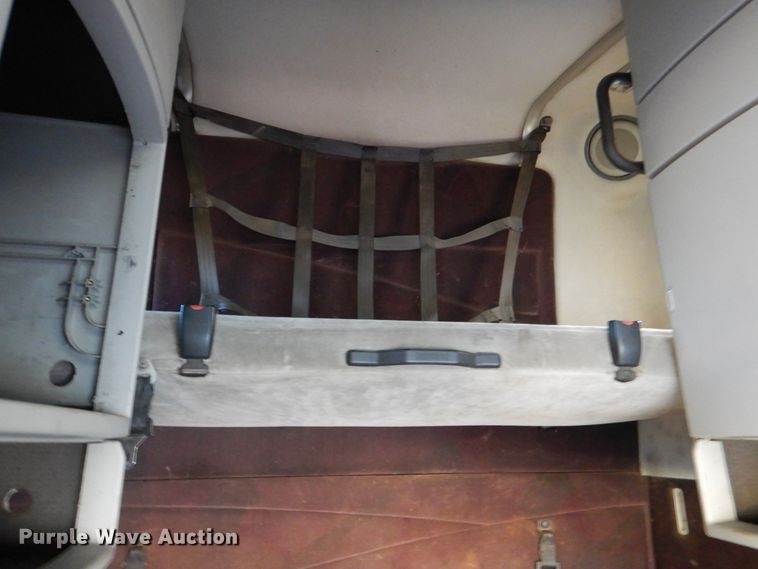 image for item KQ9613 2006 Volvo VNL  semi truck