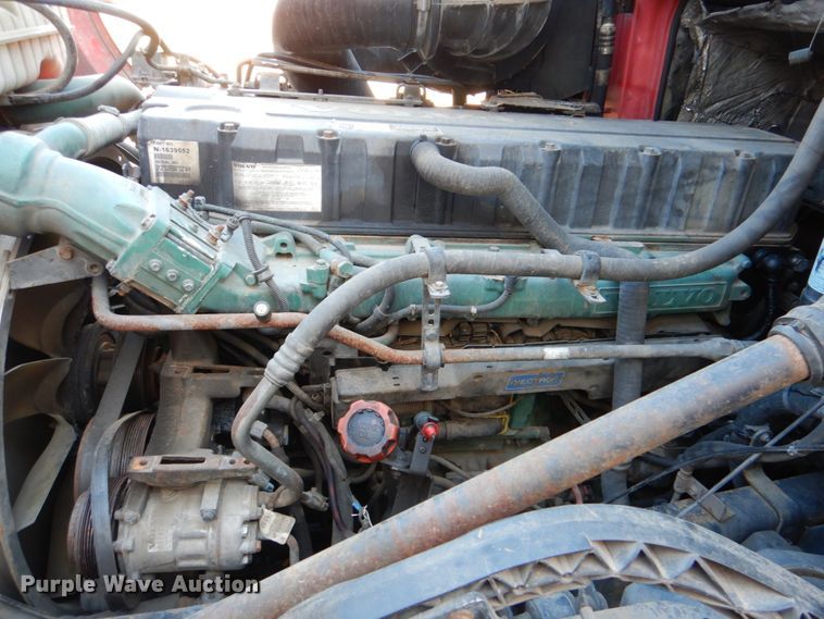 image for item KQ9613 2006 Volvo VNL  semi truck