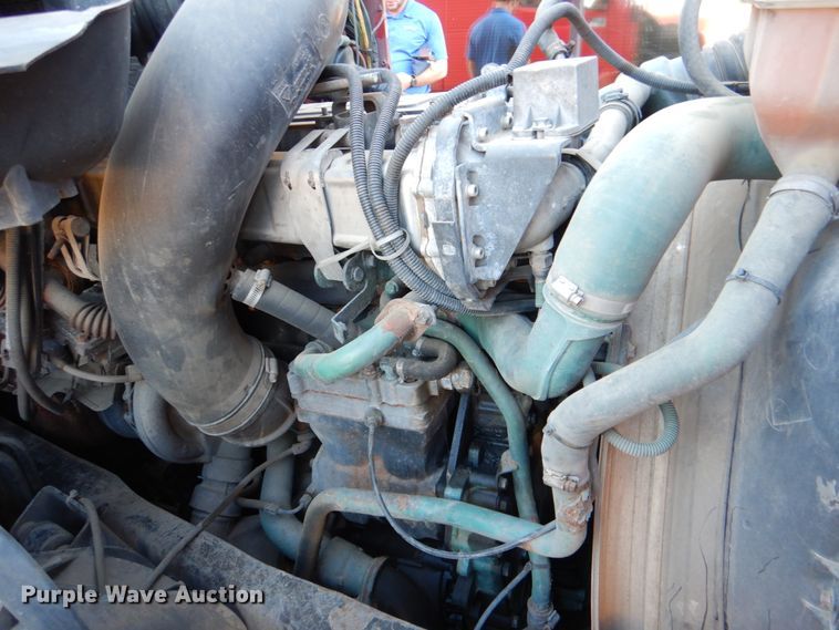 image for item KQ9613 2006 Volvo VNL  semi truck