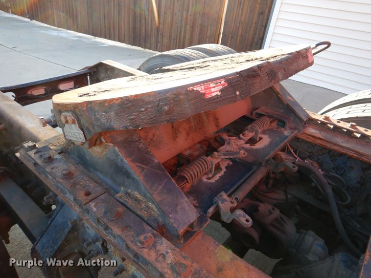 image for item KQ9613 2006 Volvo VNL  semi truck