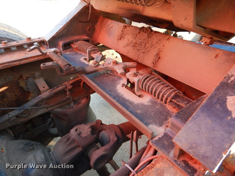 image for item KQ9613 2006 Volvo VNL  semi truck