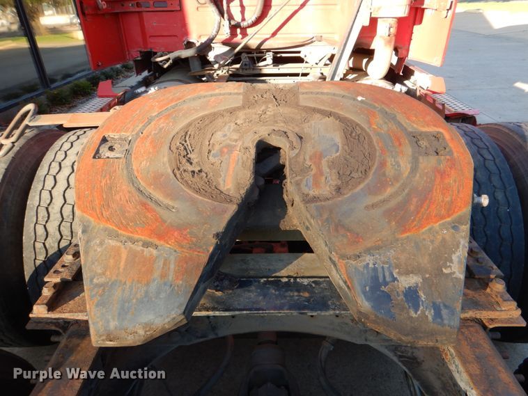 image for item KQ9613 2006 Volvo VNL  semi truck