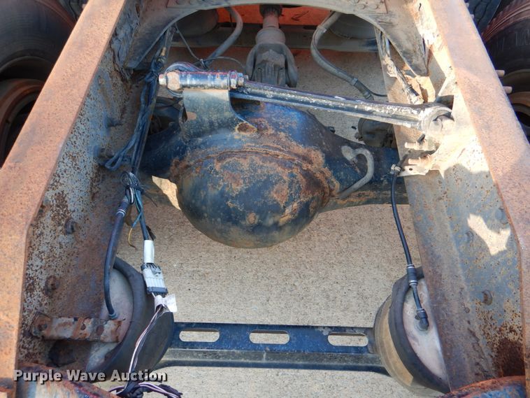 image for item KQ9613 2006 Volvo VNL  semi truck