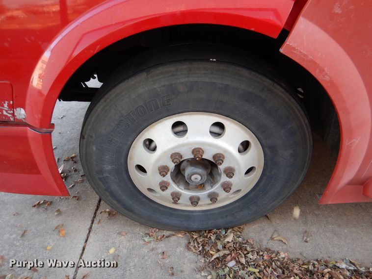 image for item KQ9613 2006 Volvo VNL  semi truck