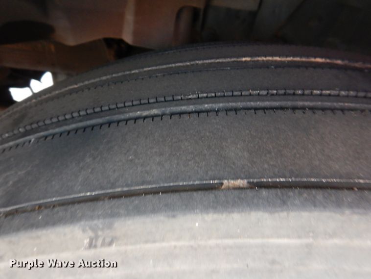 image for item KQ9613 2006 Volvo VNL  semi truck