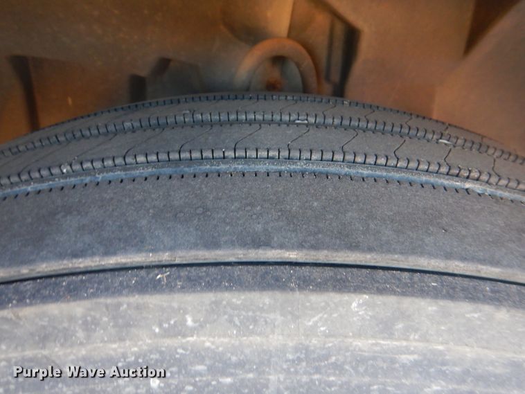 image for item KQ9613 2006 Volvo VNL  semi truck