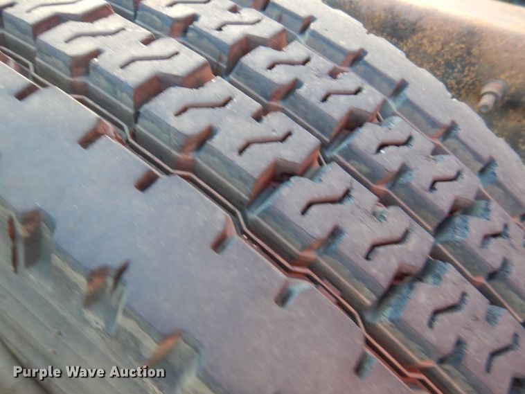 image for item KQ9613 2006 Volvo VNL  semi truck