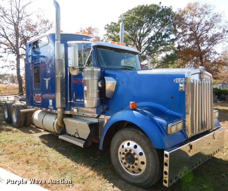 image for item KQ9617 2007 Kenworth W900  semi truck