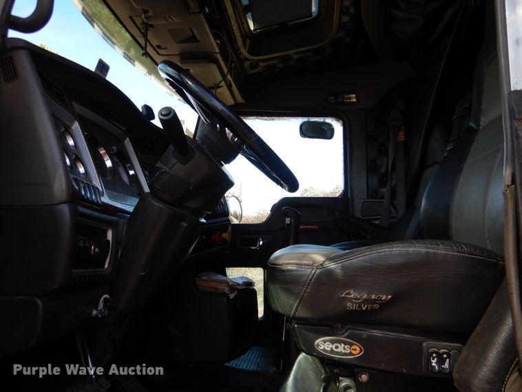 image for item KQ9617 2007 Kenworth W900  semi truck