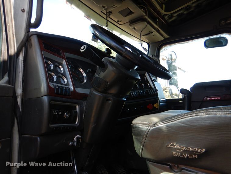 image for item KQ9617 2007 Kenworth W900  semi truck