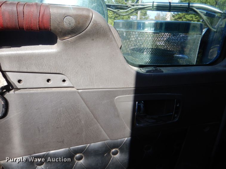 image for item KQ9617 2007 Kenworth W900  semi truck