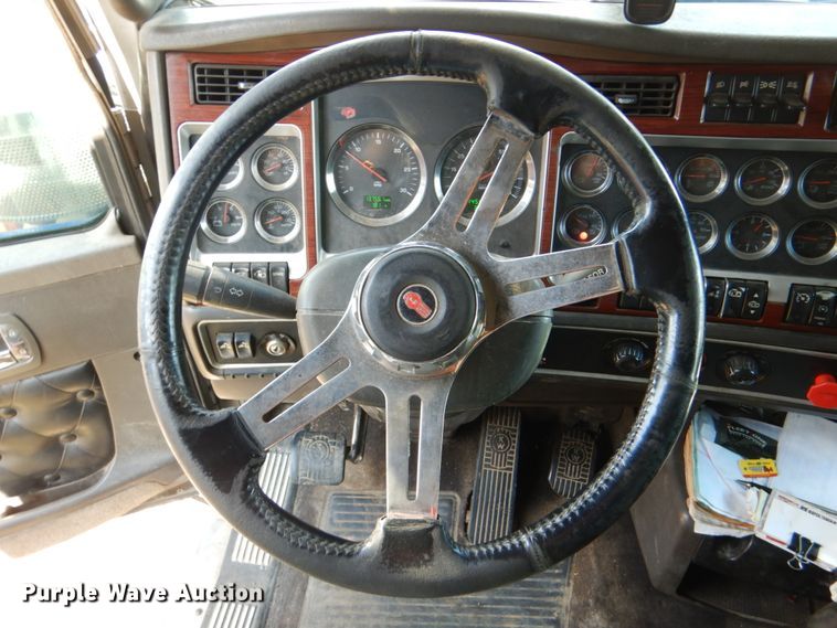 image for item KQ9617 2007 Kenworth W900  semi truck