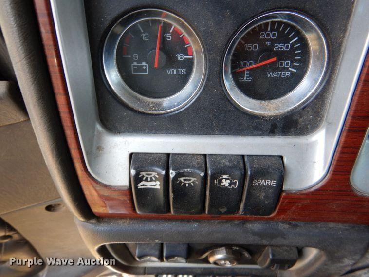 image for item KQ9617 2007 Kenworth W900  semi truck