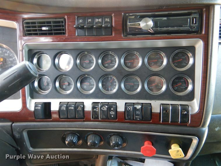 image for item KQ9617 2007 Kenworth W900  semi truck