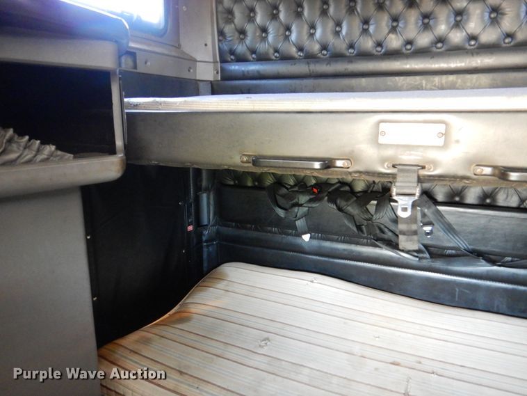 image for item KQ9617 2007 Kenworth W900  semi truck