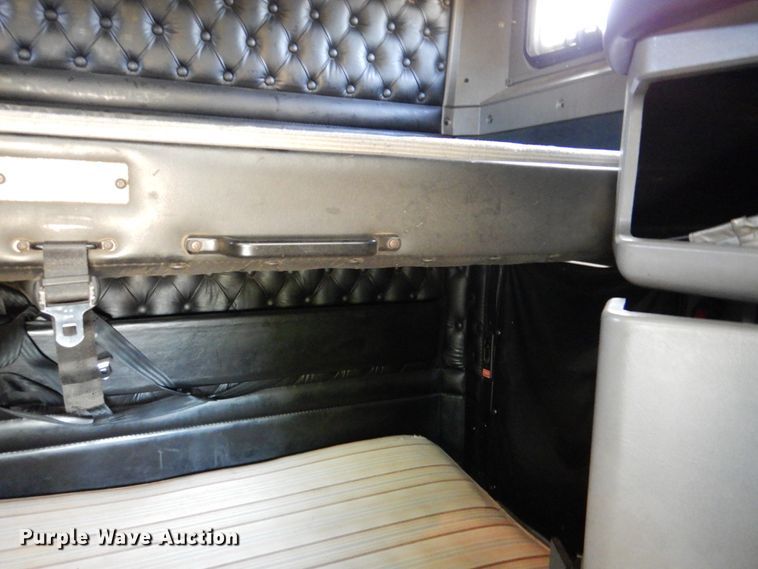 image for item KQ9617 2007 Kenworth W900  semi truck