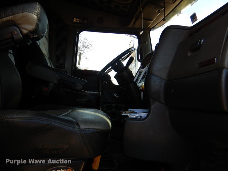 image for item KQ9617 2007 Kenworth W900  semi truck