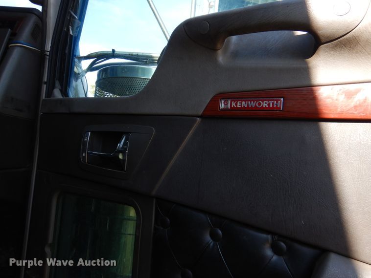 image for item KQ9617 2007 Kenworth W900  semi truck