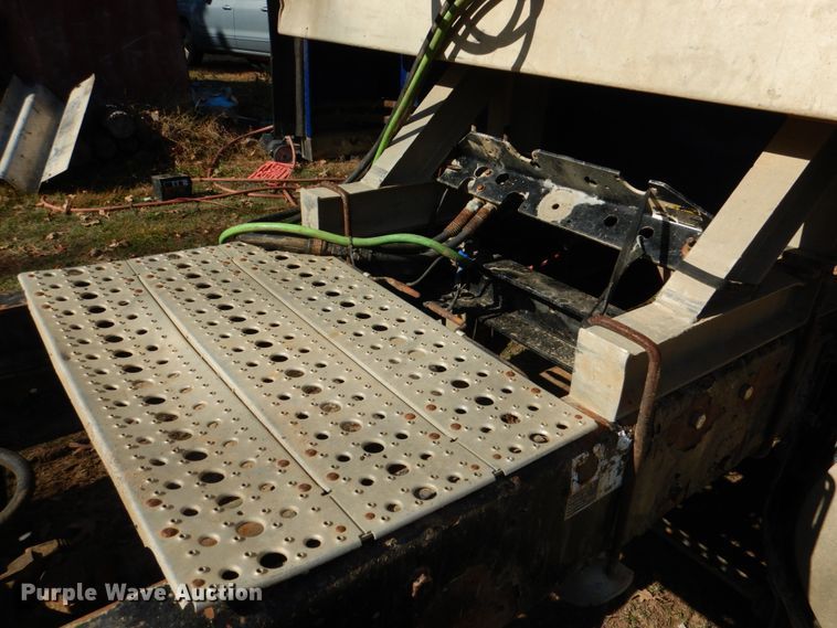 image for item KQ9617 2007 Kenworth W900  semi truck