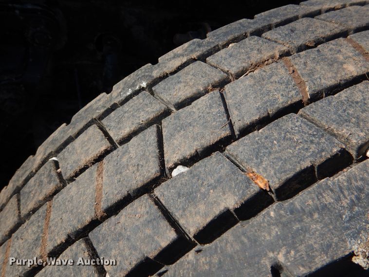 image for item KQ9617 2007 Kenworth W900  semi truck