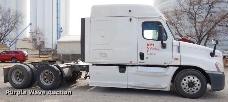 image for item KS9070 2012 Freightliner Cascadia 125  semi truck