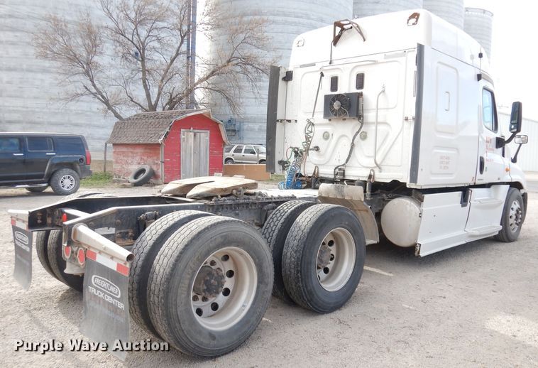 image for item KS9070 2012 Freightliner Cascadia 125  semi truck