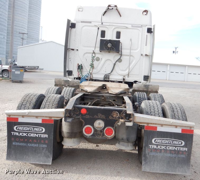 image for item KS9070 2012 Freightliner Cascadia 125  semi truck