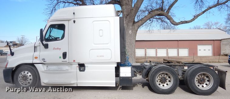 image for item KS9070 2012 Freightliner Cascadia 125  semi truck