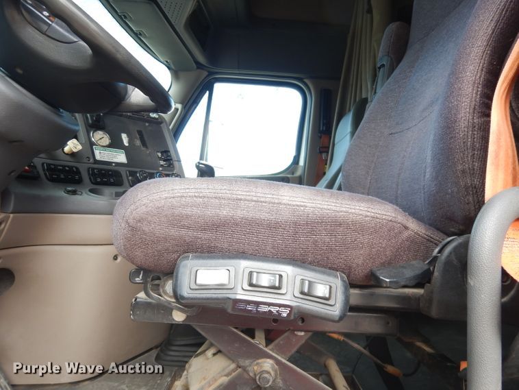 image for item KS9070 2012 Freightliner Cascadia 125  semi truck