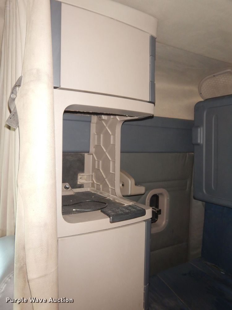 image for item KS9070 2012 Freightliner Cascadia 125  semi truck