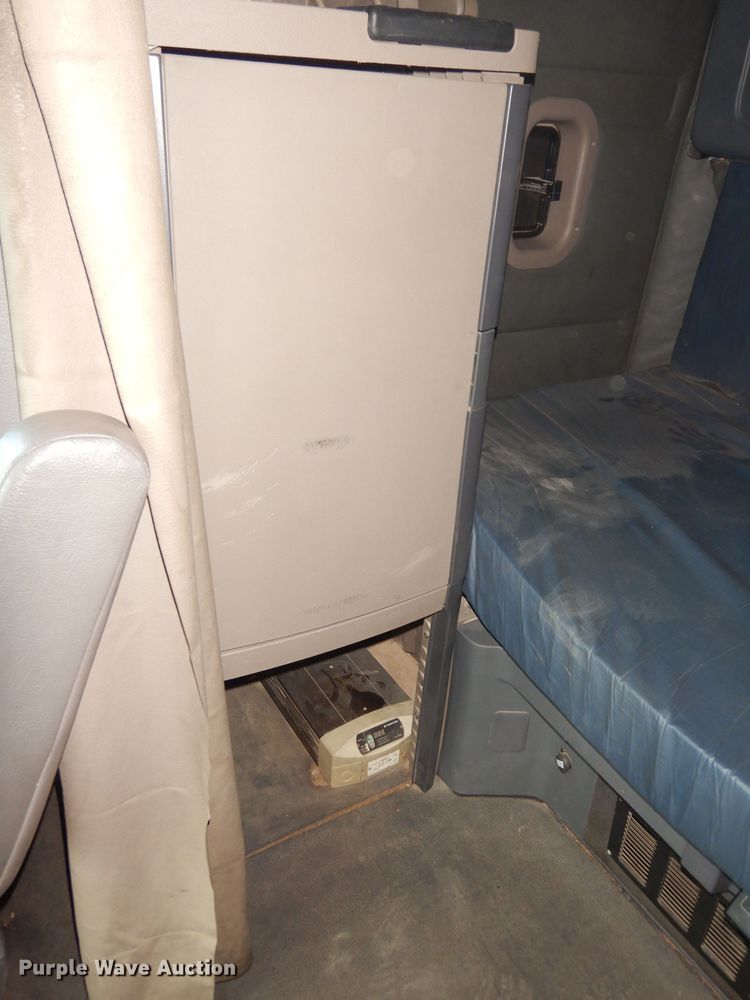 image for item KS9070 2012 Freightliner Cascadia 125  semi truck