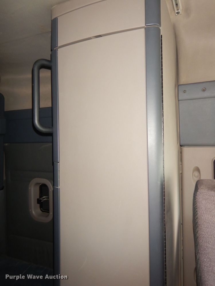 image for item KS9070 2012 Freightliner Cascadia 125  semi truck