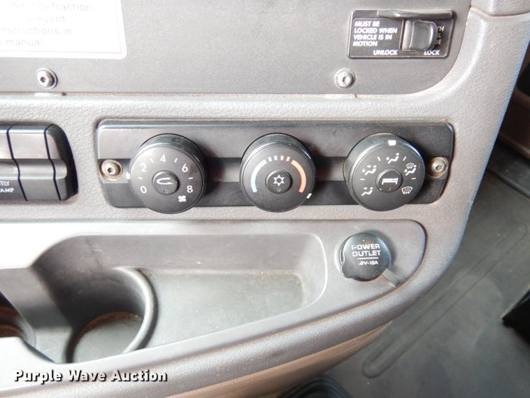 image for item KS9070 2012 Freightliner Cascadia 125  semi truck