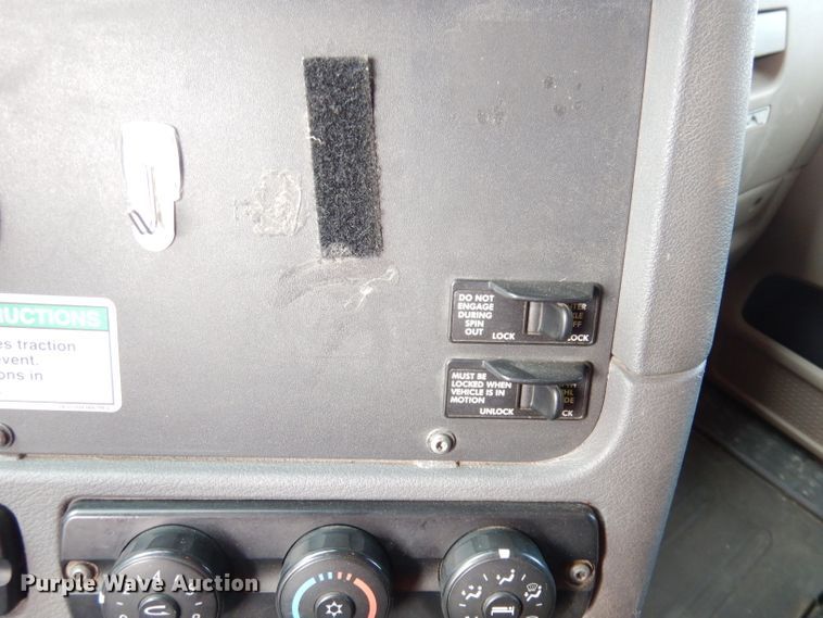 image for item KS9070 2012 Freightliner Cascadia 125  semi truck