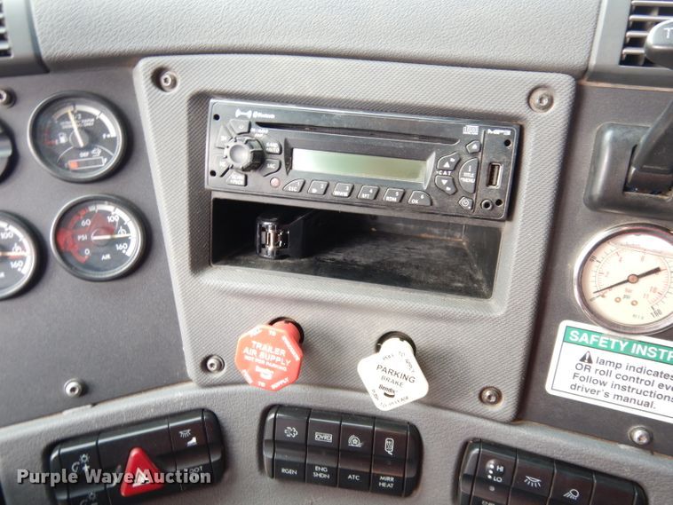 image for item KS9070 2012 Freightliner Cascadia 125  semi truck