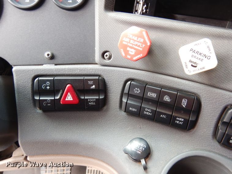 image for item KS9070 2012 Freightliner Cascadia 125  semi truck