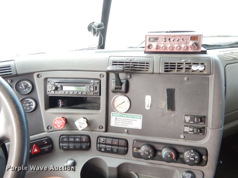 image for item KS9070 2012 Freightliner Cascadia 125  semi truck