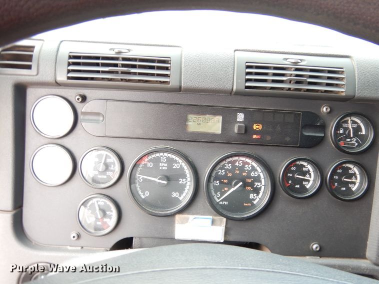 image for item KS9070 2012 Freightliner Cascadia 125  semi truck