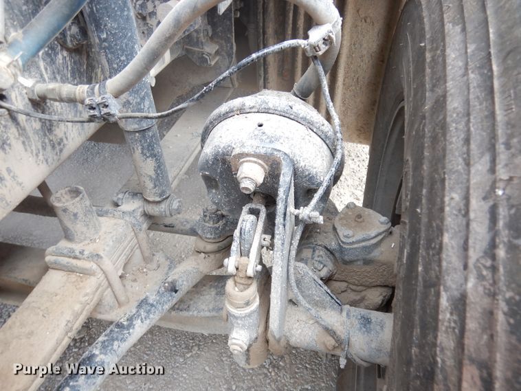 image for item KS9070 2012 Freightliner Cascadia 125  semi truck