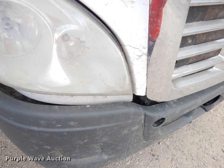 image for item KS9070 2012 Freightliner Cascadia 125  semi truck