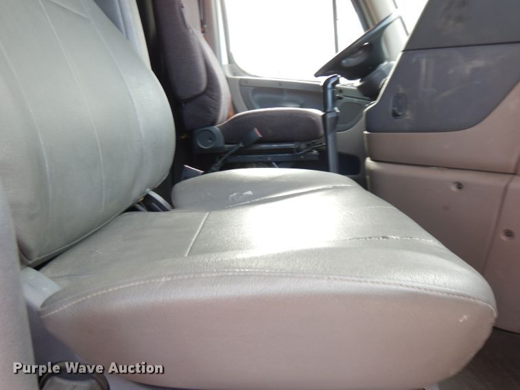 image for item KS9070 2012 Freightliner Cascadia 125  semi truck