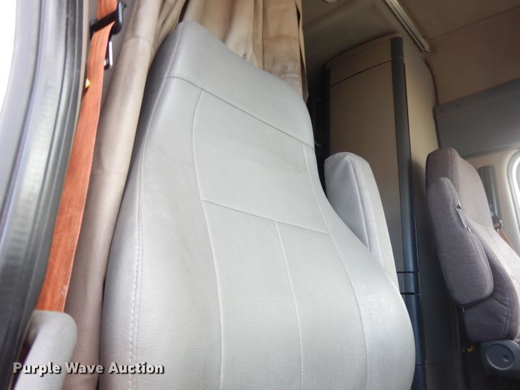 image for item KS9070 2012 Freightliner Cascadia 125  semi truck