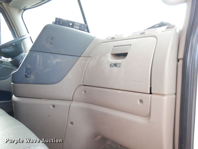 image for item KS9070 2012 Freightliner Cascadia 125  semi truck