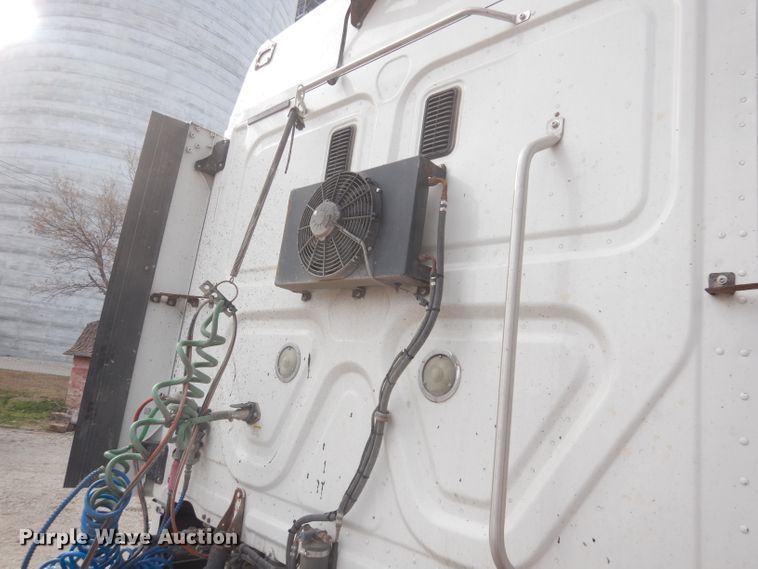 image for item KS9070 2012 Freightliner Cascadia 125  semi truck